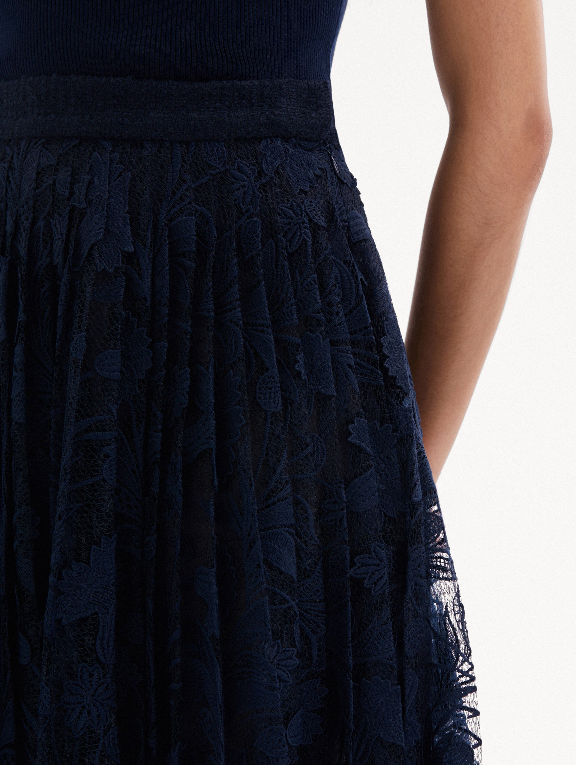 Marbled Carnation Guipure Pleated Skirt Zoom View